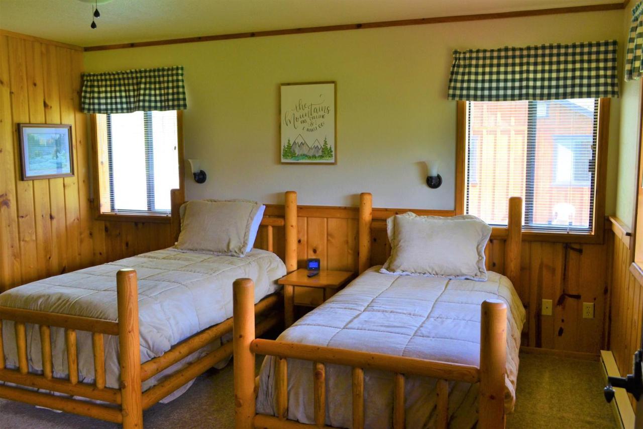 Twin Peaks Guest Ranch Villa Salmon Exterior photo