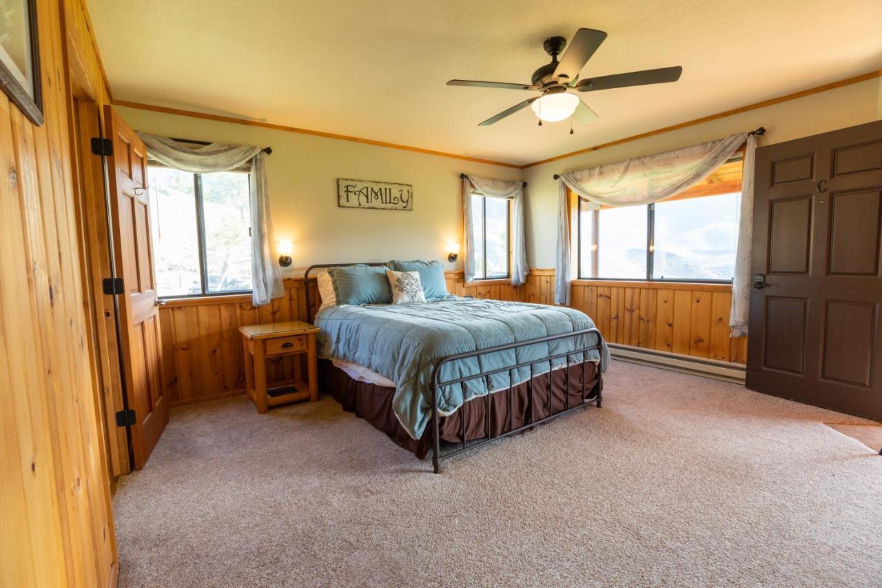 Twin Peaks Guest Ranch Villa Salmon Exterior photo