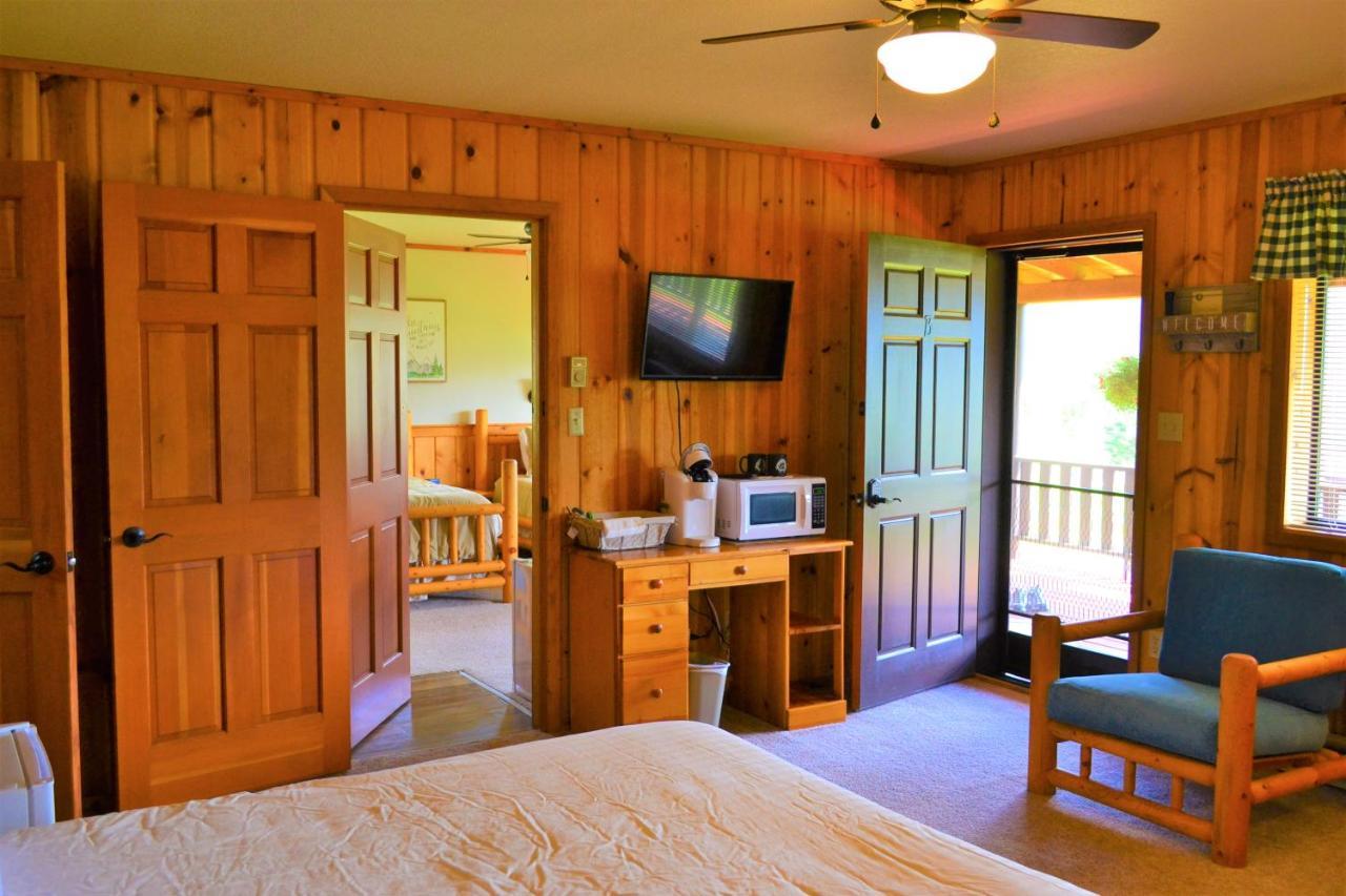 Twin Peaks Guest Ranch Villa Salmon Exterior photo